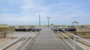 Escape to Raleigh Ave 3 Steps from the Beach